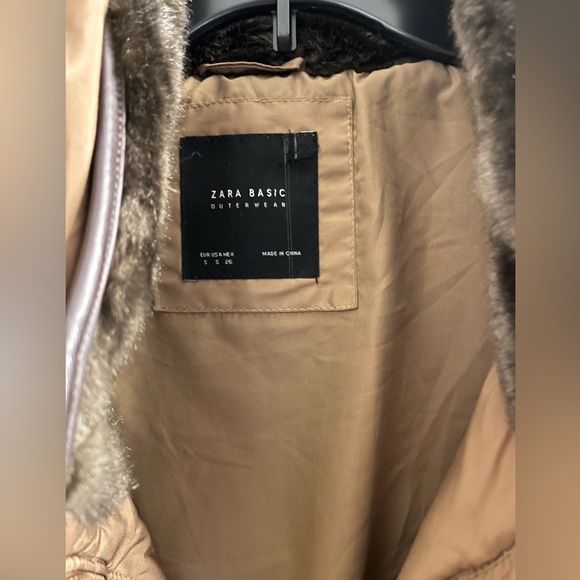 ZARA Quilted Puffer Coat with Faux Fur Collar & Hidden Hood Women's Size Small - Picture 4 of 7